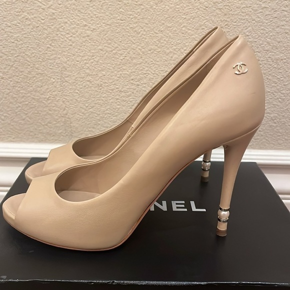 Chanel open toe pump beige worn for 2 hours! Gorgeous pearl detail PRICE FIRM - Picture 3 of 5